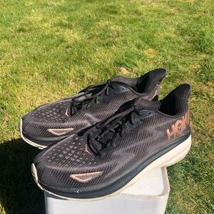 Hoka Clifton 9 Women’s Black with Copper Accents Athletic  Sneakers Size 10D